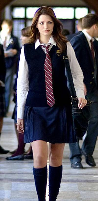 First day of school: Hollywood in uniform – New York Daily News School Day Outfits, School Skirt Uniform, Last School Day, Skirt Uniform, Street Style Summer Outfits, Vintage Summer Outfits, Mischa Barton, School Skirt, Day Outfits