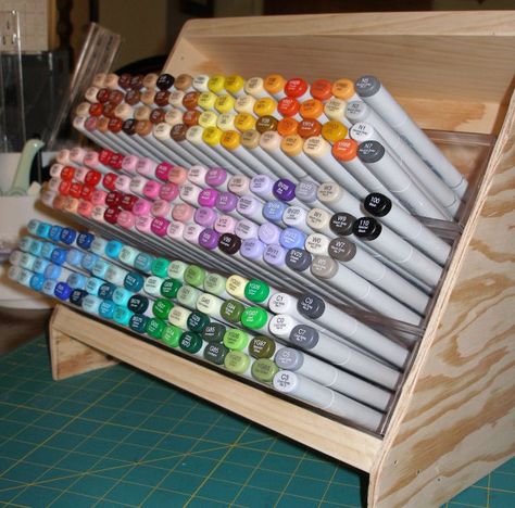 Copic Marker Storage by ahlers5 - Cards and Paper Crafts at Splitcoaststampers Pen Storage Diy, Diy Marker Storage, Copic Marker Storage, Diy Marker, Art Supplies Storage, Art Supply Organization, Marker Storage, Pencil Storage, Deco Studio