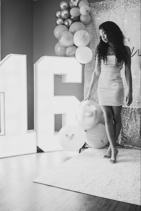 Giant number 16 in lights for a sweet 16 photo shoot in black and white. Sweet 16 Party Photos, Sweet 16 Portraits, Sweet 16 Studio Photoshoot, Sweet 16 Photoshoot Ideas 16th Birthday, Zion Photoshoot, 16th Photoshoot Ideas, Sweet 16 Birthday Photoshoot Ideas, Sweet 16 Picture Ideas, Sweet 16 Birthday Photoshoot