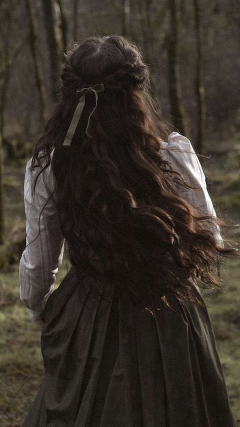 Pastoral Aesthetic, Dark Cottagecore Fashion, Dark Cottagecore Aesthetic, Dark Cottage Core, Living In Harmony, Rosalie Hale, Dreamy Style, Fairytale Aesthetic, Medieval Aesthetic