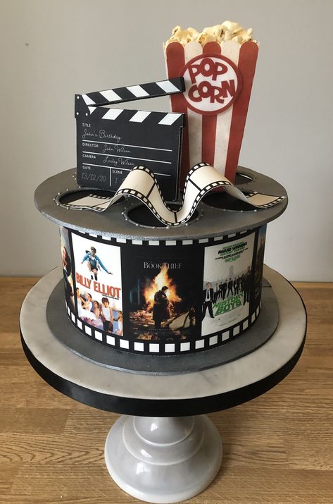 Movie Theme Cake, Hollywood Cake, Theatre Cake, Hollywood Birthday Parties, Cinema Party, Film Cake, Sweet 16 Centerpieces, Movie Cakes, Hollywood Party Theme