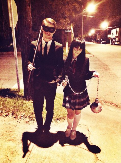 Me & the bf as Gogo Yubari & one of the Crazy 88s #halloween2k14 Gigi Yubari Costume, Gogo Kill Bill Costume, Kill Bill Couple Costume, Gogo Yubari Costume, Kill Bill Costume, Gogo Yubari, Vampire Halloween Costume, Scarecrow Costume, Halloween Coustumes