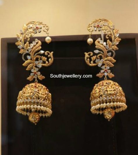 Antique Gold Lakshmi Jhumkas photo                                                                                                                                                                                 More Gold Jhumka Earrings, Indian Jewelry Earrings, Antique Jewellery Designs, Antique Jewelry Indian, Casual Chique, Indian Jewellery Design Earrings, Wedding Jewellery Collection, Gold Jewelry Earrings, Indian Jewellery Design