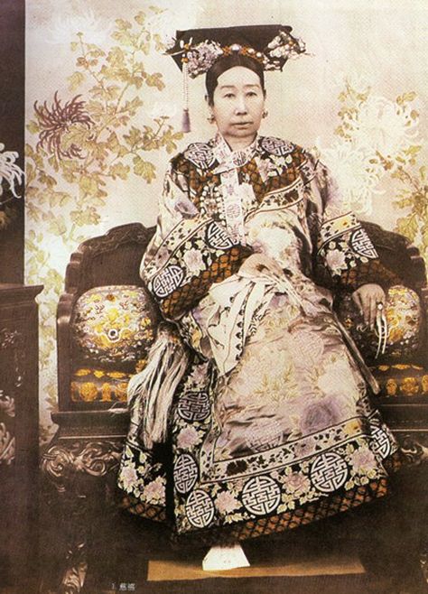 An official photographic portrait of Empress Dowager Cixi (29 November 1835 – 15 November 1908), aged around 55 years. Last Emperor Of China, Empress Dowager Cixi, The Last Empress, China History, Empress Dowager, Boxer Rebellion, Imperial China, Empress Of China, Last Emperor