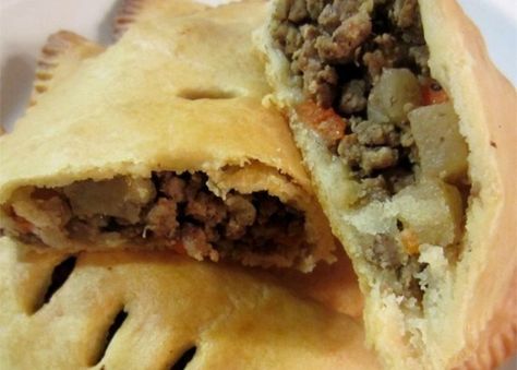 Adorable hand pies | Photo by pelicangal Hand Pies Savory, Pasties Recipes, Hp Sauce, Cornish Pasties, Tasty Meat, Phyllo Dough, Meat Pie, Hand Pies, Sauteed Vegetables