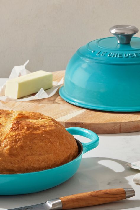 Le Creuset Recipes Bread, Cast Iron Bread Pan Recipes, Cast Iron Bread Oven Recipes, Cast Iron Bread Oven, Cloche Bread Recipes, Dutch Oven Bread Recipes Cast Iron Pot, Bread Cloche Recipe, Le Creuset Bread Recipes, Bread Dome Recipes