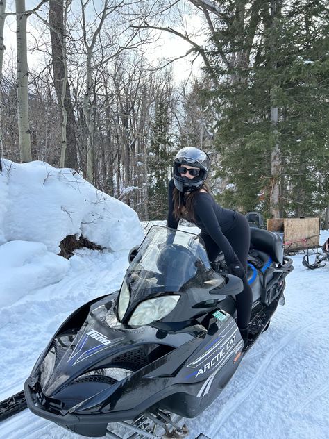 Winter In Aspen, Snowmobile Picture Ideas, Snow Mobile Pictures, Snow Mobile Outfit, Snowmobile Outfit Woman, Snow Mobile Aesthetic, Aspen Colorado Aesthetic, Snowmobile Outfit, Snowmobile Aesthetic