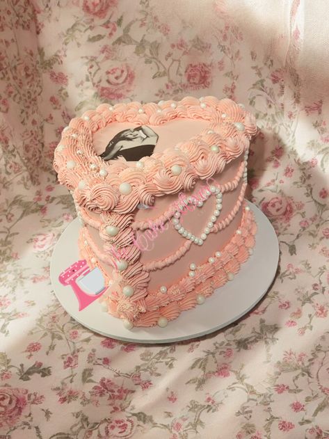 Calling all Sabrina Carpenter fans! 🎶✨  Get ready to celebrate with a beautiful vintage heart cake inspired by the talented Sabrina Carpenter. Perfect for birthdays, fan gatherings, or just to show your love for Sabrina, this cake combines timeless elegance with a touch of modern flair.  Got an idea for your next celebration cake? Get in touch today for a no obligation quote Sabrina Carpenter Cake Ideas, Sabrina Carpenter Birthday Theme, Sabrina Carpenter Birthday Cake, Sabrina Carpenter Birthday Party, Sabrina Carpenter Cake, Sabrina Carpenter Party, Sabrina Carpenter Birthday, Graduations Ideas, Sabrina Aesthetic