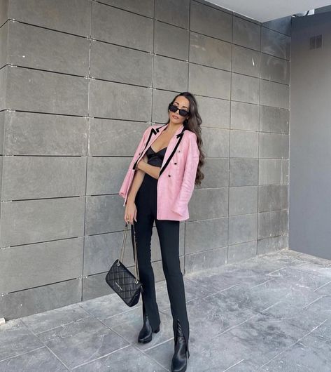 Pink Blazer Outfit Fall, Pink Wool Blazer Outfit, Blazer Rose Outfit, Pink Blazer Outfit Winter, Rosa Blazer Outfit, Zara Pink Tweed Blazer Outfit, Blazer Rosa Outfit, Elegant Pink Winter Blazer, Winter Pink Tweed Blazer