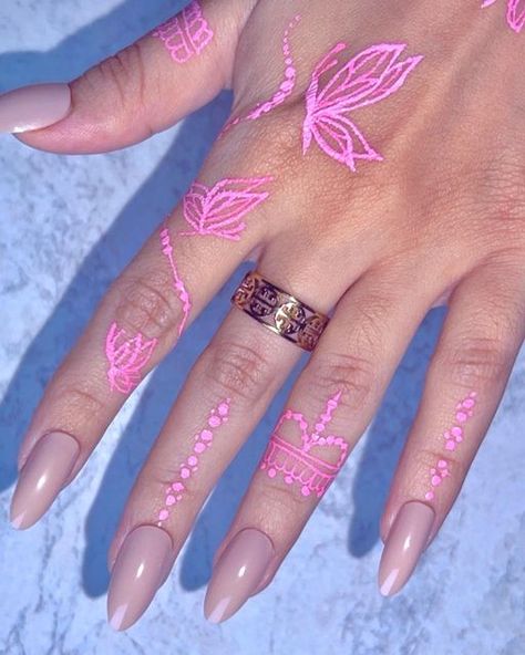 Pink Henna Designs, Pink Henna, Cute Henna, Unique Mehndi, Pink Tattoo, Unique Mehndi Designs, Henna Tattoos, Henna Tattoo Designs, Henna Tattoo