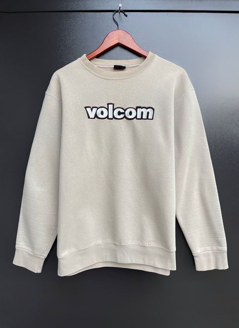 Vintage 90s Skate Style VOLCOM Pullover Crewneck Sweatshirt Retro Crew Neck T-shirt For Streetwear, 90s Crew Neck Hoodie For Streetwear, Vintage Skate Shirt, 90s Crew Neck T-shirt For Skateboarding, Urban Crew Neck T-shirt For Skateboarding, 90s Skate, Youtube Logo, Skate Style, Vintage Sweatshirt