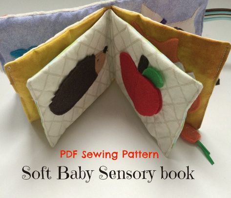 Things To Sew For Baby, Baby Zintuiglijk, Cloth Books For Babies, Diy Busy Books, Baby Books Diy, Baby Gifts To Make, Handmade Baby Toys, Diy Quiet Books, Baby Toys Diy