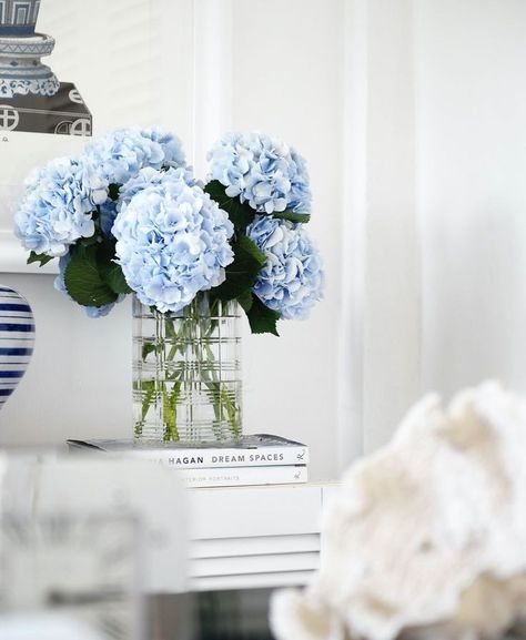 Hydrangea Cottage, Hydrangea Vase, Spring Interiors, Blue Desk, Cut Glass Vase, Coastal Room, Hydrangea Colors, Hydrangea Bouquet, Memorial Flowers