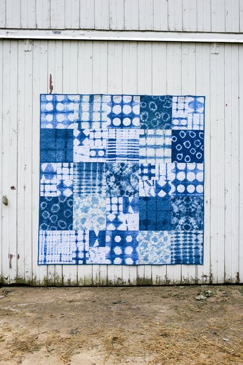 The craft blog of pattern designer Jeni Baker. Creative adventures in quilting, sewing, and color. Plus free sewing and quilting tutorials. Summer Quilt Patterns, Shibori Tutorial, Shibori Diy, Ty Dye, Indigo Quilt, Indigo Dyed Fabric, Fabric Dyeing Techniques, Dyeing Tutorials, Shibori Fabric