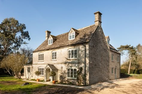 Bath Stone House Exterior, Farmhouse Uk Exterior, Uk Farmhouse, Self Build Houses Uk, British Farmhouse, English Farmhouse Exterior, Rustic Farmhouse Exterior, English Farmhouse, Farmhouse Exterior Design