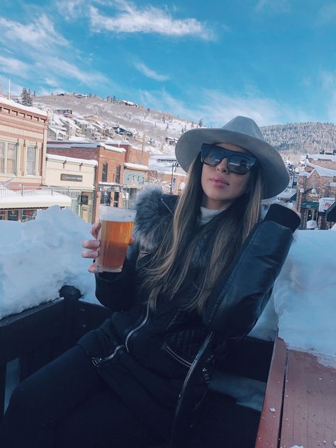 a style guide for vail colorado | wear this there Colorado Skiing Outfits, Vail Colorado Outfits, Vail Winter Outfits, Vail Outfit, Vail Colorado Winter Outfits, Vail Outfits, Vail Colorado Winter, Girlie Aesthetic, Snow Vacation