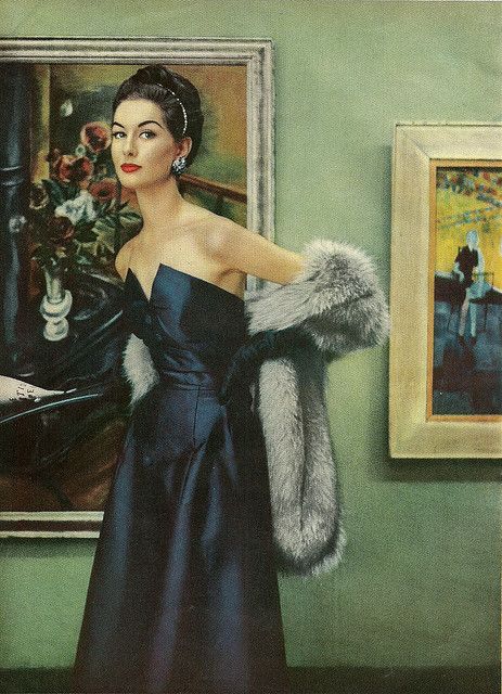 Amazing neckline (do you call that a neckline?) Nancy Berg 1950s. Fifties Fashion, Fashion 1950s, Vintage Fashion Photography, Photoshoot Inspo, Vintage Gowns, Vintage Couture, Vintage Glam, Gala Dresses, Gowns Of Elegance