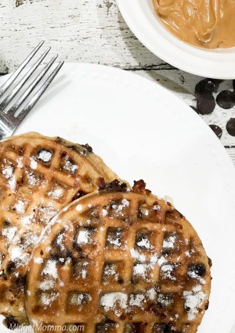 Peanut butter chocolate chip chaffle. Get that waffle maker ready for this tasty keto chaffle recipe! The perfect combination of chocolate and peanut butter combine with a chaffle to make one amazing keto chaffle recipe! Chocolate Chip Chaffle, Almond Flour Waffles, Keto Whipped Cream, Chocolate Chip Waffles, Keto Board, Keto Chaffles, Keto Chaffle, Chaffle Recipe, Chocolate And Peanut Butter