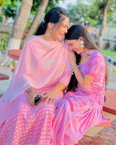 Akka Thangachi Images, Two Sister Photography Poses, Sister Photoshoot Poses Photo Ideas, Indian Best Friends Pics, Akka Thangachi, Sisters Photography Poses, Sisters Photoshoot Poses, Sister Photography, Sister Poses