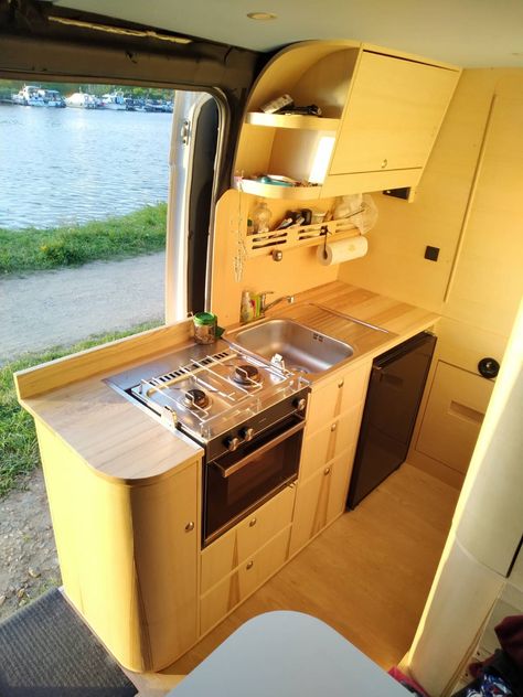 For us it is important to have a full functional kitchen in our DIY camper so we build it this way. We have a gas stove with a oven. This way we are fully equipped to cook all we want. Cakes, lasagna all dishes are easy to cook in our camper van. Diy Camper Kitchen, Stove With Oven, Camper Travel, Diy Campervan, Camper Kitchen, Micro Camper, Campervan Life, Real Kitchen, Life Quality