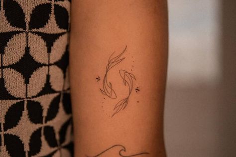 Pisces Fine Line Tattoo, Tricep Tattoos Women, Pisces Fish Tattoo, Pisces Fish Tattoos, Line Animals, Tricep Tattoos, Pisces Fish, Pisces Zodiac Sign, Zodiac Signs Pisces