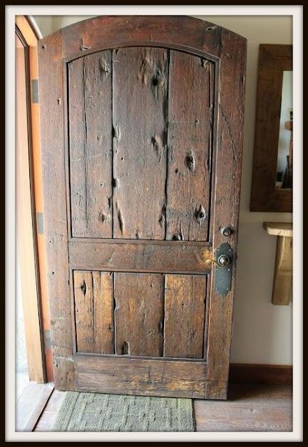 Interior Farmhouse Doors, Cottages À La Campagne, Rustic Exterior Doors, Garage Door Colors, Rustic Wood Doors, Rustic Front Door, Farmhouse Style Bedrooms, Garage Door Makeover, Farmhouse Front Door