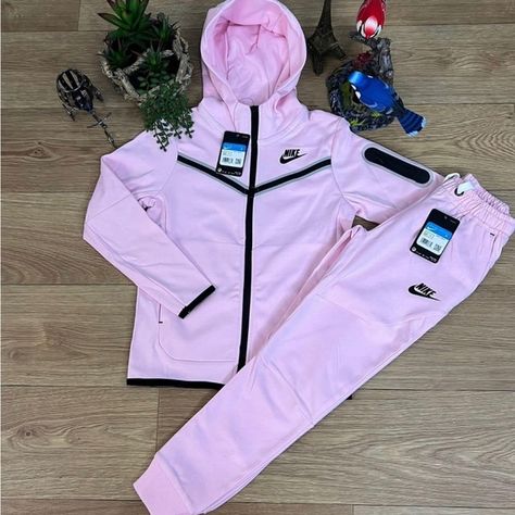 Nike tech Female Nike Tech, Nike Tech Rose, Nike Tech Pink, Nike Tech Drip, Purple Nike Tech, Pink Nike Tech, It Girl Wishlist, Tracksuit Aesthetic, Nike Tech Tracksuit