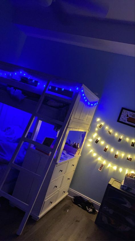 Bunk Bed With Led Lights, Led Lights Bunk Bed, Aesthetic Bunk Bed Ideas, Bunk Bed Decorating Ideas Lights, Room Ideas With Bunk Beds, Aesthetic Bunk Bed, Bunk Bed Decor, Bunk Bed Decorating Ideas, Makeover Bedroom