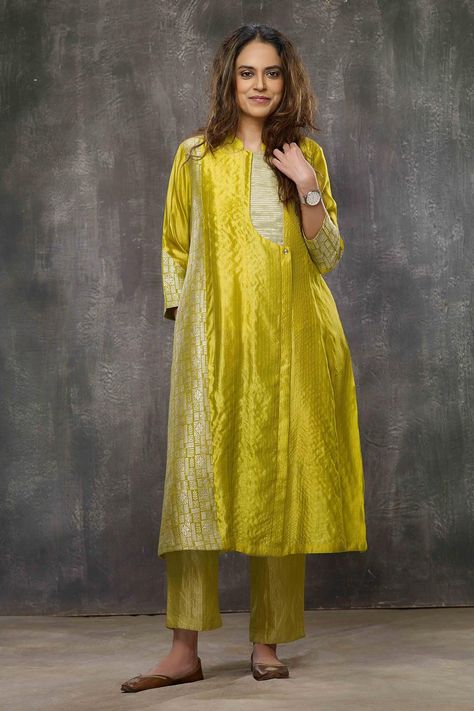 Silk Kurti Designs, Kaftan Designs, Latest Dress Design, Kurta Style, Bodhi Tree, Casual Indian Fashion, Cotton Kurti Designs, Traditional Indian Outfits, Dress Design Patterns