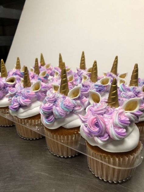 Unicorn Birthday Cupcakes, Bday Food, Gold Food Coloring, Unicorn Topper, Unicorn Cupcakes Toppers, Unicorn Birthday Cake, Fondant Cupcake Toppers, Salty Cake, Unicorn Cupcakes