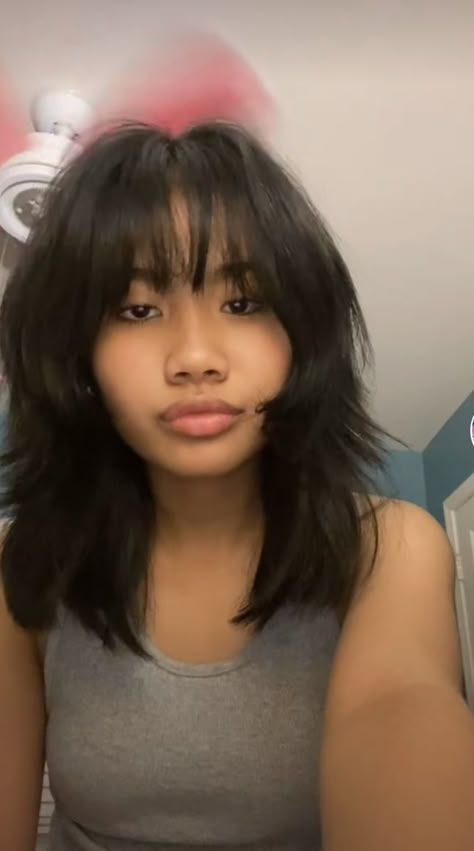 Wolf Cut Short Black Women, Wolfcut Hair Bangs, Black Short Hair Layers, Choppy Layers With Bangs Medium, Up Hairstyles Short Hair, Medium Thick Bangs, Straight Shoulder Length Hair Black Women, Hime Cut Black Woman, Black Wolfcut With Bangs