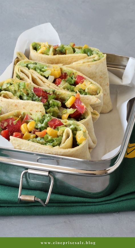 Wraps For Lunch Vegetarian, Veggie Roll Ups Tortilla, Veg Tortilla Wrap Recipe, Hummus Veggie Wrap, Salat Wraps, Healthy Wraps, Summer Eating, Snacks