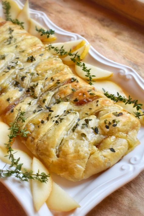 Phyllo Dough Brie Recipes, Fig And Brie Puff Pastry, Fig And Brie Fillo Crinkle Pie, Puff Pastry Goat Cheese Appetizers, Brie Phyllo Appetizer, Fresh Fig Appetizer Recipes, Fig Brie Puff Pastry, Fig And Goat Cheese Pinwheels, Fig Spread Appetizer