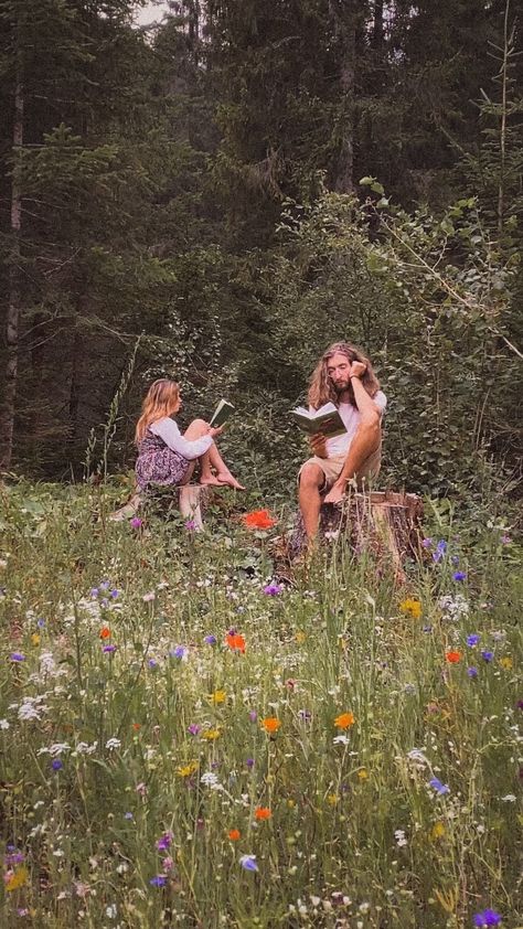 parkingonthewildside on Instagram: Sound on for one of the songs Aaron's been writing on the road this year. 🌿🌸 We accidentally came across these wildflowers when driving… Photo Shoot Mini Sessions, Daddy And Me Photo Shoot, Reading In The Woods, Fishing Photo Shoot, Forest Picnic, Hippie Couple, Wedding Announcements Photos, Pic Poses, Best Friend Photoshoot