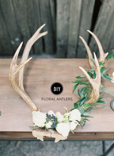 DIY floral antlers: http://www.stylemepretty.com/living/2014/12/09/diy-holiday-floral-antlers/ #SMPHolidays Diy Deer Antlers, Diy Antler, Diy Antlers, Antler Projects, Antler Wall Decor, Antler Ideas, Deer Antler Decor, Floral Antlers, Diy Fleur