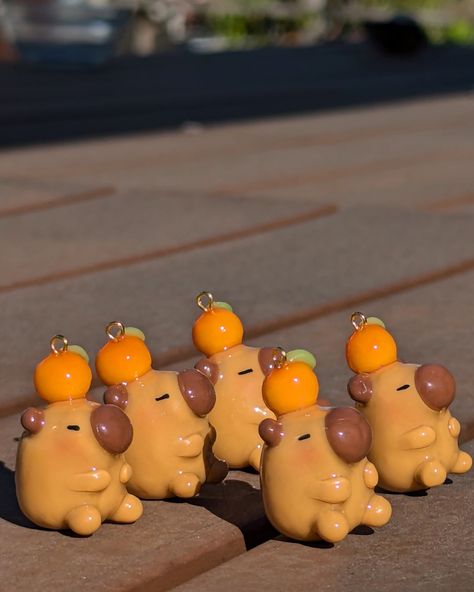 Some capybara photoshoot shots #capybara #claycapybara #clay #polymerclay #claycharms Polymer Clay Capybara, Capybara Clay Art, Model Clay Ideas, Clay Capybara, Air Dry Clay Keychain, Harper Core, Clay Trinkets, Clay Pokemon, Polymer Clay Magnet