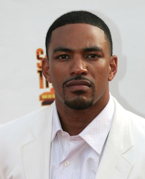 laz alonso - Bing Images Laz Alonso, Black Actors, White Suit, Black Hollywood, Black Man, Good Looking Men, American Actors, Celebrities Male, A Black