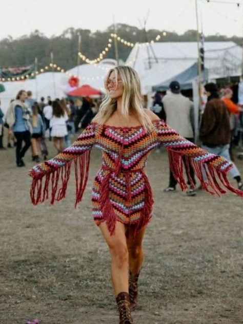 30 Outfit Ideas For A Country Concert 2023 - Hood MWR Cotton Yarn Crochet, Crochet Top Outfit, 30 Outfits, Crochet Fringe, Crochet Clothes For Women, Clothing Patterns Free, Crochet Fashion Patterns, Country Concert, Crochet Clothes Patterns