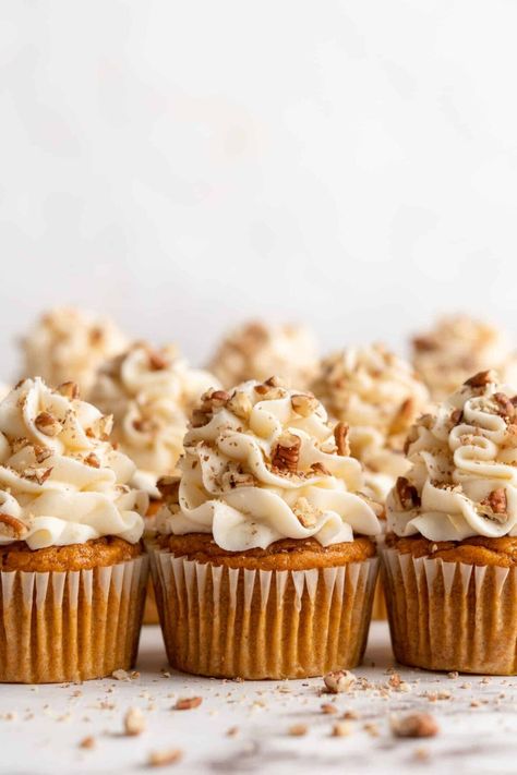 Vegan Pumpkin Cupcakes, Pumpkin Cupcake Recipes, Vegan Cream Cheese Frosting, Vegan Pumpkin Spice, Maple Brown, Cupcakes With Cream Cheese Frosting, Vegan Cupcakes, Spice Cupcakes, Vegan Cream Cheese