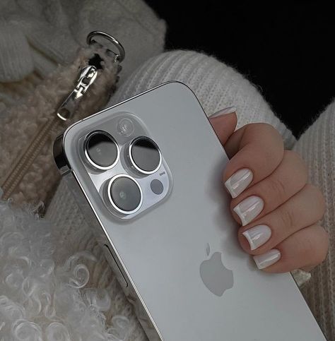 Giveaway Gifts, Iphone Obsession, Pretty Iphone Cases, Pretty Phone Cases, Apple Phone Case, Pink Girly Things, White Iphone, Free Iphone, Apple Phone