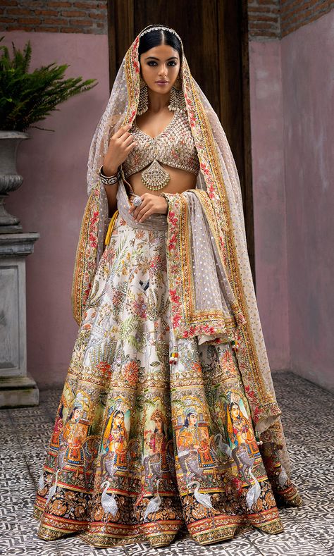 Ali Xeeshan Lehenga, Elephant Lehenga Bridal, Reception Lengha Bridal, Off White Bridal Lehenga, Sabyasachi Lengha, Ali Xeeshan Bridal, Trendy Bridal Lehenga, White Wedding Lehenga, Floral Bridal Lehenga