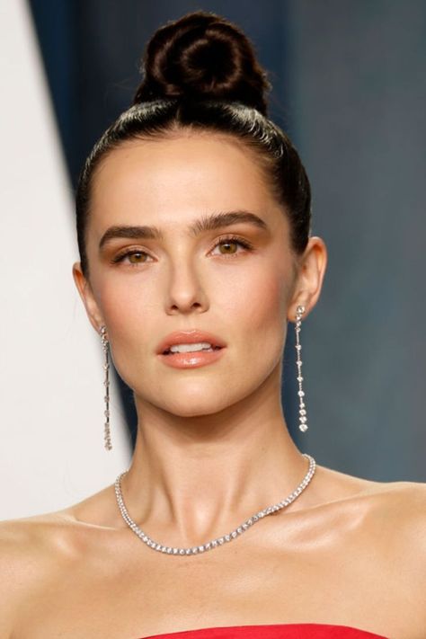 Zoey Deutch Aesthetic, Zoey Deutch Hair, Zoey Deutch Style, Red Carpet Earrings, Liz Uy, Tennis Necklace Diamond, Oscar After Party, Drop Earrings Diamond, Stud Earrings Diamond