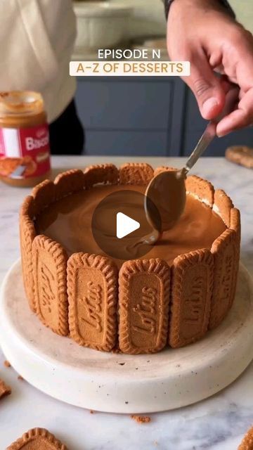 Desserts & Bakery on Instagram: "Cheesecake💁🏻‍♂️ Kickstart your week with the irresistible charm of Biscoff with this fuss-free, 5-ingredient recipe and redefine indulgence with every spoonful of this heavenly treat❤️🤌🏻  By:-@shivesh17" Lindt Cheesecake Recipes, Desserts With Lotus Biscoff, No Bake Lotus Biscoff Cheesecake, Biscoff Cheesecake Recipes, Biscoff Desserts, Biscoff Dessert, Lotus Recipe, Desserts Bakery, Lotus Biscoff Cheesecake