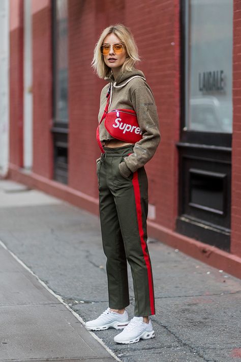 New York Fashion Week Street Style Spring 2018 | StyleCaster Red Black And White Outfit, Sporty Street Style, Mode Tips, New York Fashion Week Street Style, Athleisure Trend, Style Sportif, Dad Sneakers, Looks Street Style, Sport Style