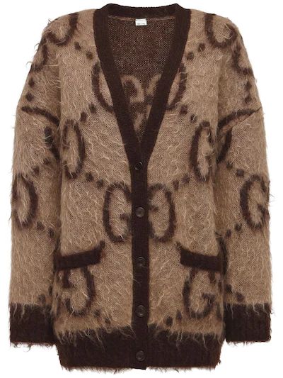 Gucci - Oversized gg mohair blend knit cardigan - Beige/Mix | Luisaviaroma - Reversible. Front button closure. Mother of pearl buttons. All over GG jacquard design. Two front pockets Gucci Cardigan, Luxurious Wardrobe, Gucci Sweater, Versace Brand, Jacquard Design, The Windy City, Gucci Fashion, Beige Cardigan, Cardigan Outfits