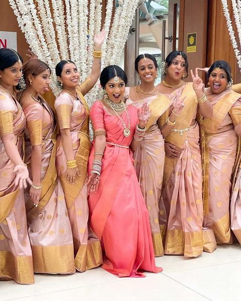 Indian Bridesmaids Saree Outfits, Pink Bridesmaid Saree, Tamil Wedding Bridesmaid, Bridesmaids Saree, Indian Wedding Bridesmaids, Bridesmaid Sarees, Bridesmaid Poses, Mehndi Outfits, Indian Bridesmaids