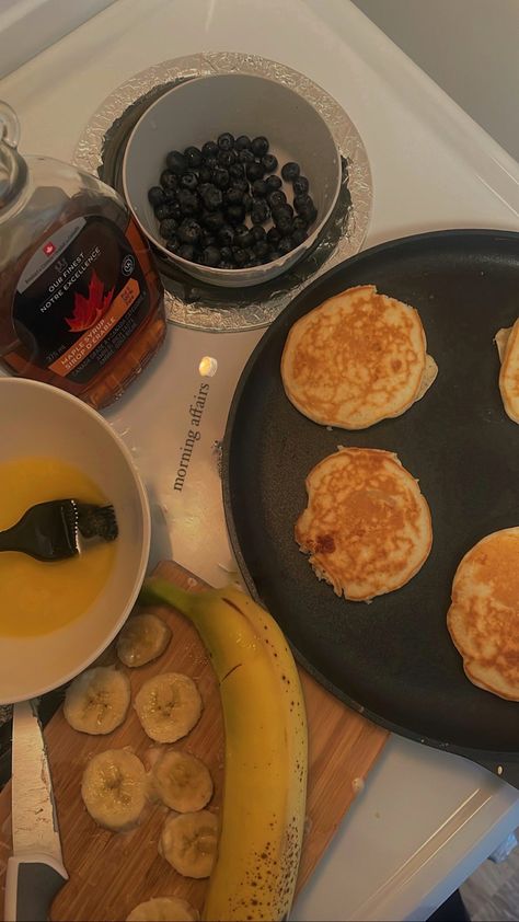 Mini pancakes aesthetic instagram story Pancakes Aesthetic Instagram, Pancakes Instagram Story, Pancake Aesthetic, Pancakes Aesthetic, Aesthetic Chocolate, Fake Photo Sick, Aesthetic Breakfast, Mini Pancakes, Instagram Aesthetic