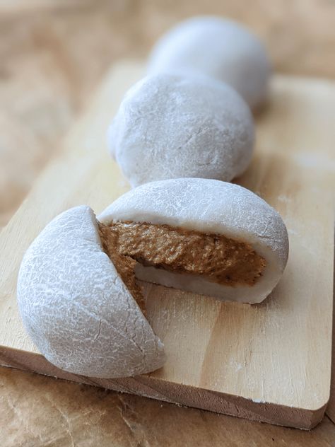 Vegan peanut butter mochi - Kitchen- Margodrobi.com Peanut Butter Mochi Recipe, Peanut Butter Mochi, Vegan Mochi, Peanut Butter Brands, Butter Mochi, Mochi Recipe, Japanese Treats, Mochi Ice Cream, Vegan Peanut Butter