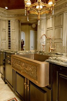 Mediterranean Kitchen Design, Contemporary Kitchen Decor, Kitchen Arrangement, Mediterranean Kitchen, Tuscan Design, Tuscan Kitchen, Best Kitchen Designs, Sink Design, Luxe Interiors