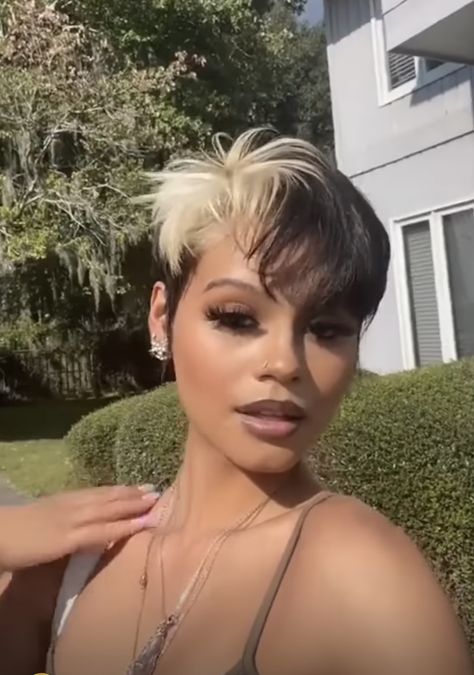 Marbled Hair, Black And Blonde Pixie Haircut, Skunk Stripe Pixie Cut Black Women, Short Hair Bobs For Women, Hair Cuts Black Women, Color Pixie Hair Black Women, Kelly Rowland Short Hair, White Dye Short Hair Black Women, Short Hair Skunk Stripe